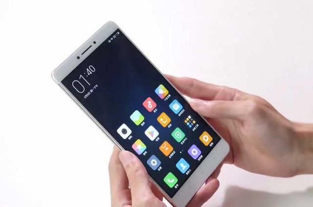 Samsung Galaxy J Max против Xiaomi Mi Max: сравнение смартфонов с большими экранами