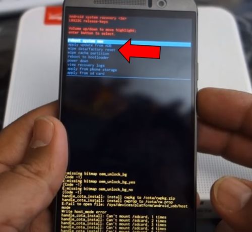 HTC One M9 hard reset: снять графический ключ